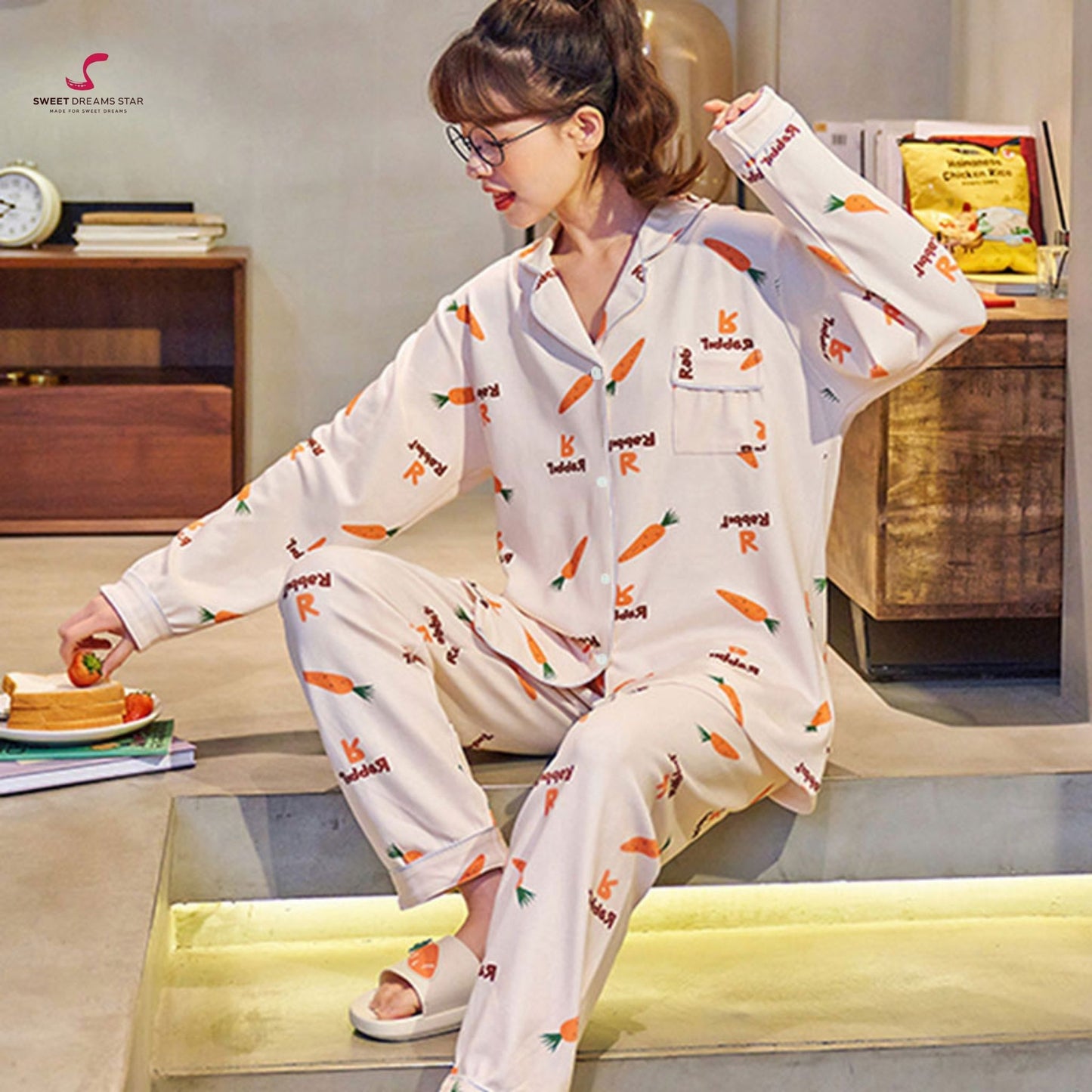 "Rabbit R" Carrot Print Full-Length Pyjama Set
